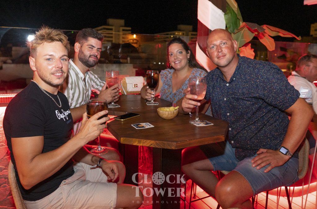 Gente de Clock Clock Tower Torremolinos