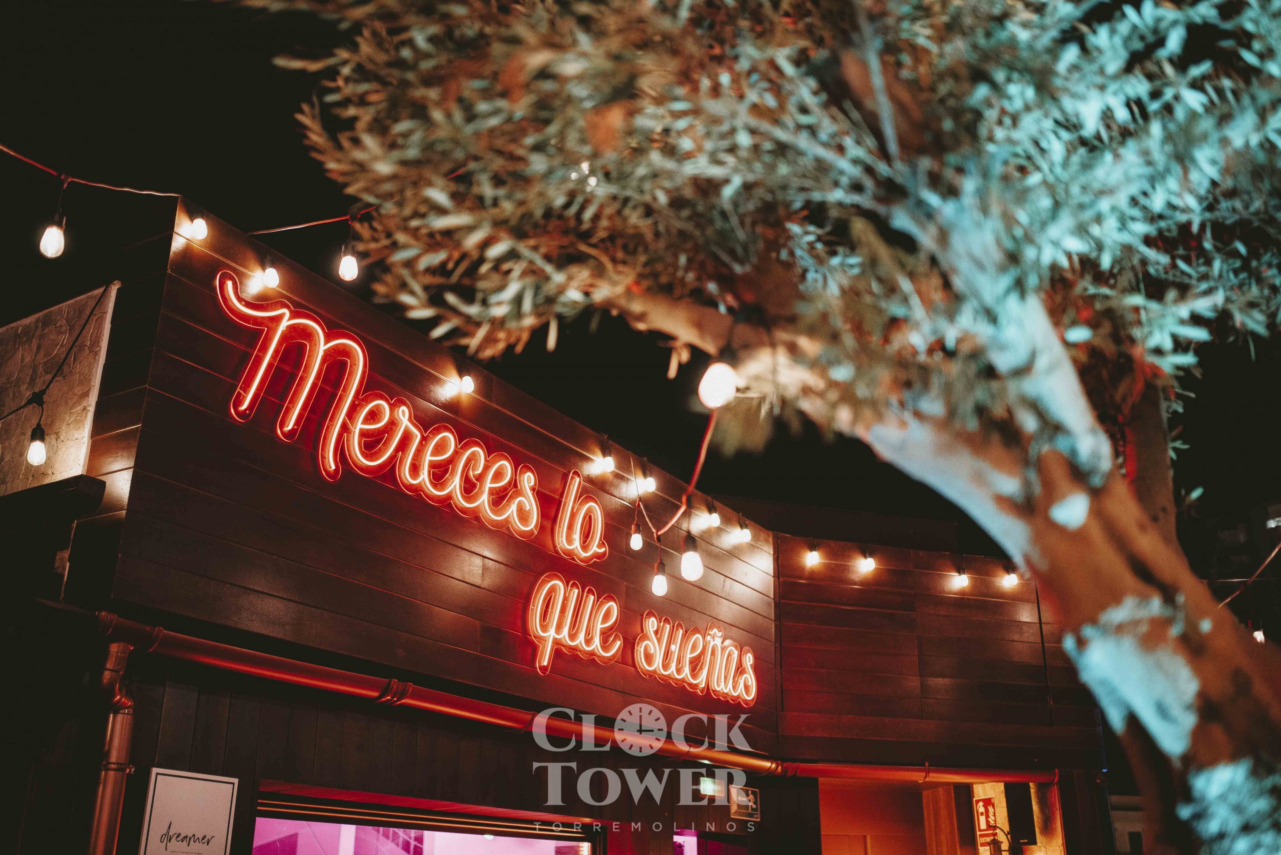 Gente de Clock Clock Tower Torremolinos